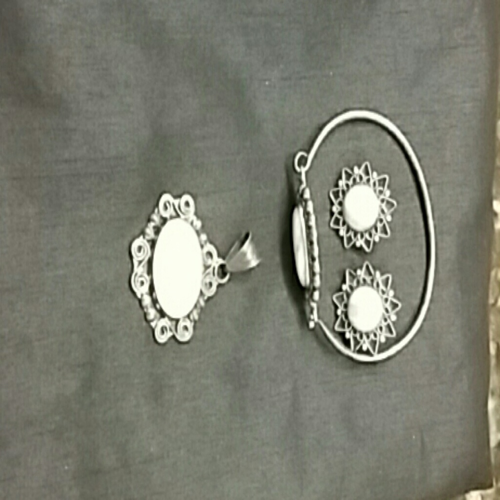 Vintage silver pendant, bracelet and earrings